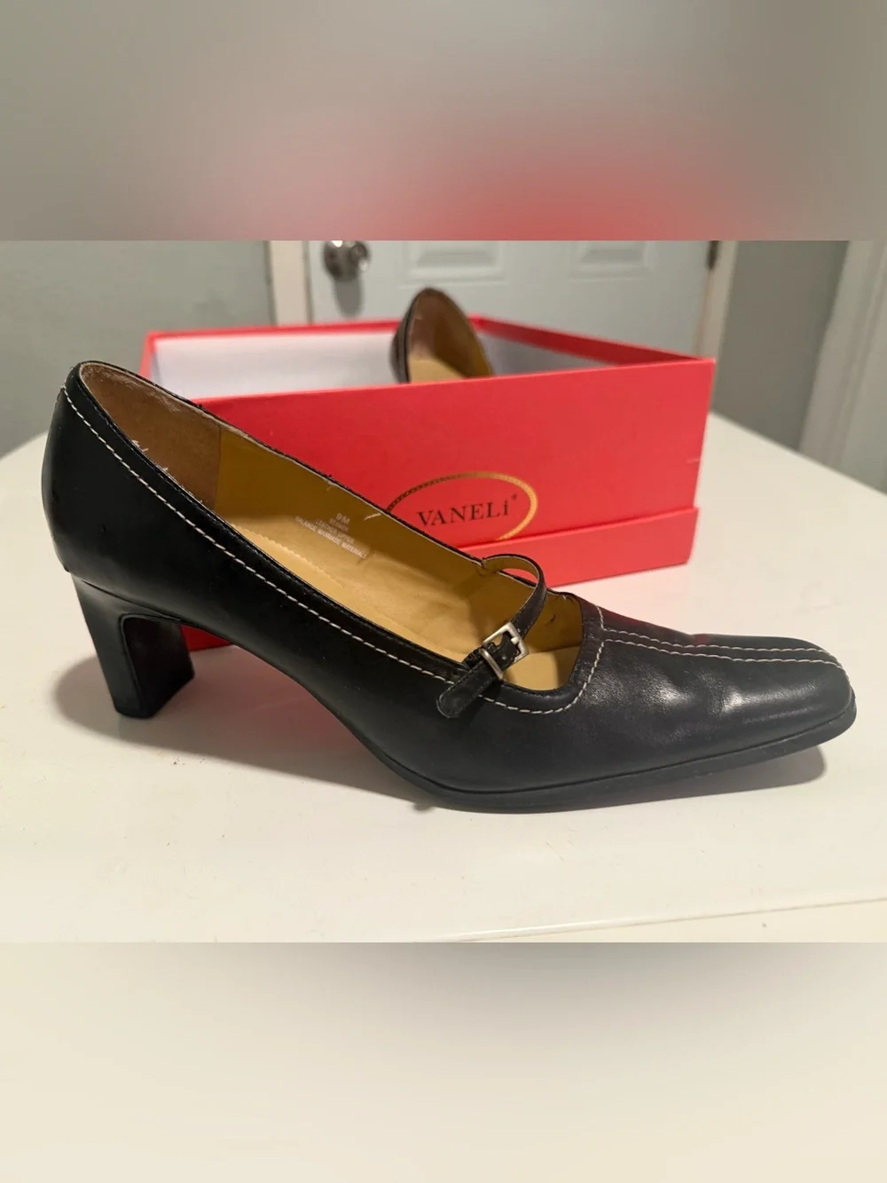 Vintage Black Leather Mary Jane Pumps with Contrast Stitching